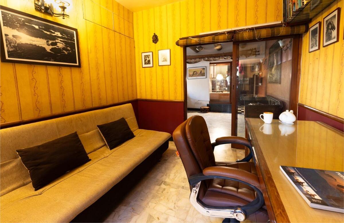 Cosy Artistic In Andheri * Bombaj