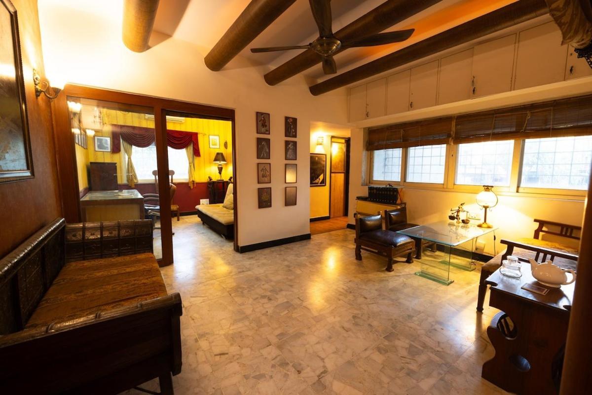 Cosy Artistic In Andheri Bombaj